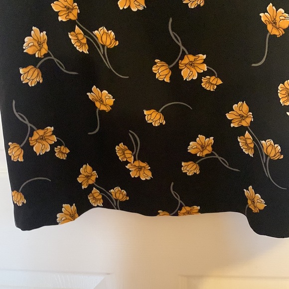 White House Black Market sleeveless blouse - Picture 4 of 12